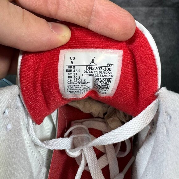 Size 9 | Jordan 3 White Cement With Box| Pre-Owned - Picture 9 of 10